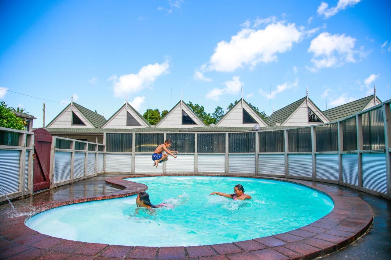 Bulls Motel & Holiday Park Halcombe エクステリア 写真